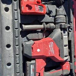 Milwaukee 1”3/4 Rotary Hammer 