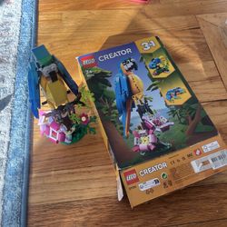 LEGO Creator 3-in-1 Exotic Parrot building set (model 31136)