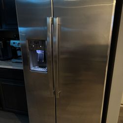 GE Side By Side Fridge , Works Perfect