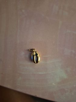 Coffee bean charm 18k with emerald