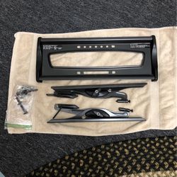 WALL MOUNT TV ( Rocketfish 26’ 40’ Inch 