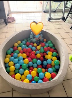 Ball pit with balls