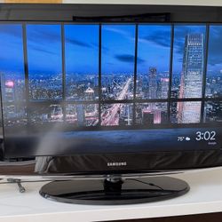 Samsung LCD 32 Inch HDTV