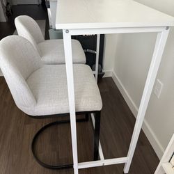 Bar Stools And Table 
