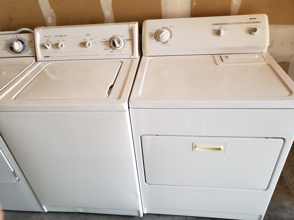 Kenmore, washer and dryer set on working condition