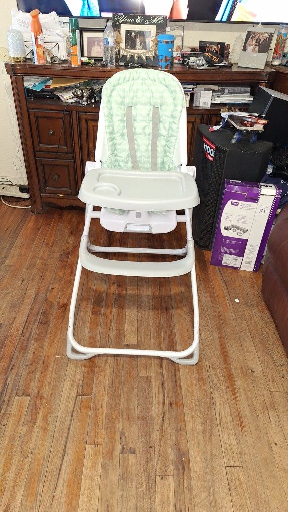 Ingenuity Yummity  Yum Easy Folding  High Chair