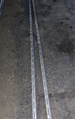   2 Canales en u de metal