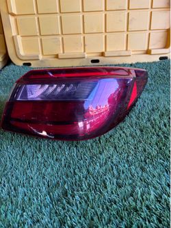 2020 Q50 Passenger/Right Side Tail Light