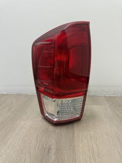 2016 - 2019 Toyota Tacoma Left Driver Side Rear Tail Light Tail Lamp Taillight