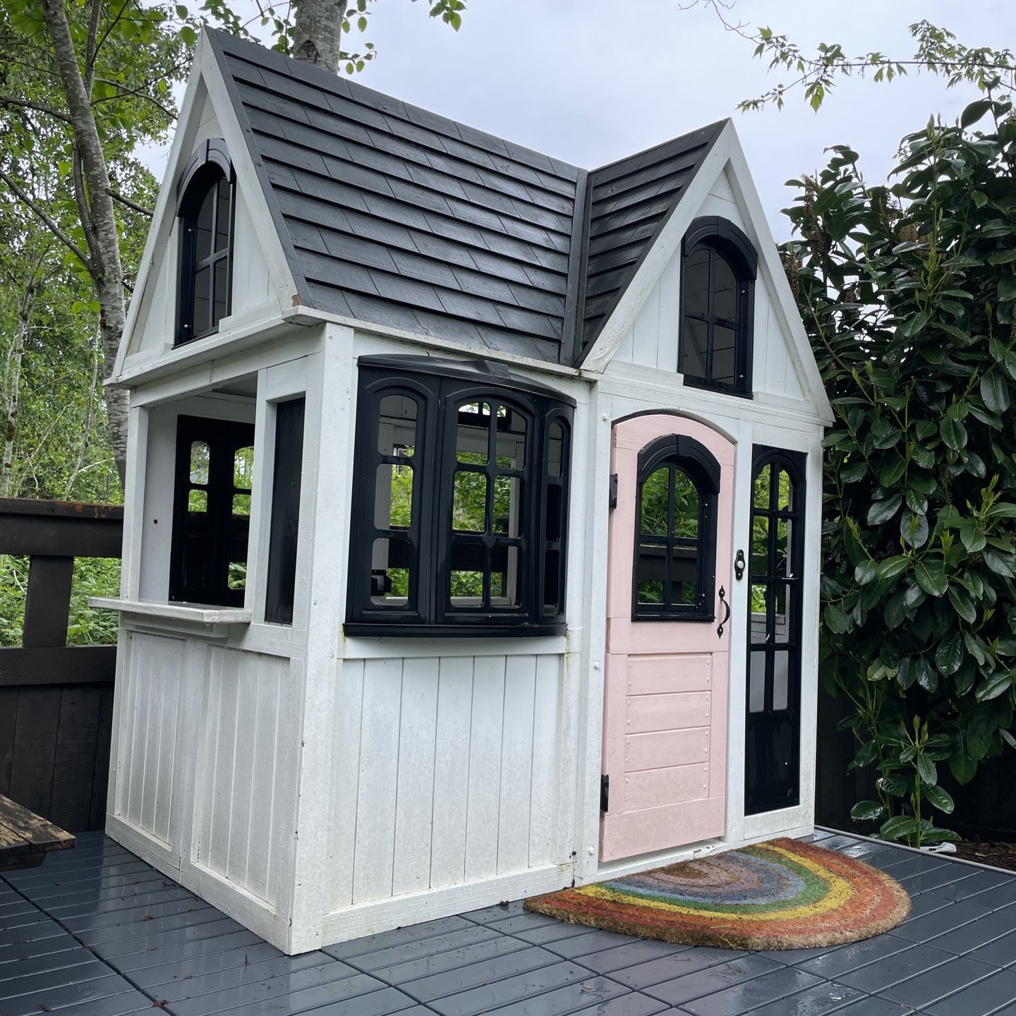 Modern Outdoor Kids Play House (Custom Painted)