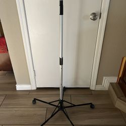 Portable IV pole