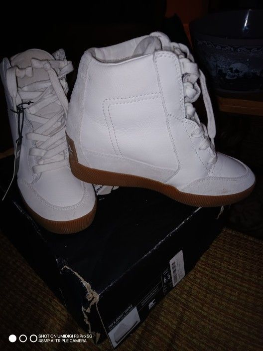 SOREL (6.5) OUT n ABOUT WEDGE
$95.00 obo