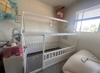 Twin kids bed frame