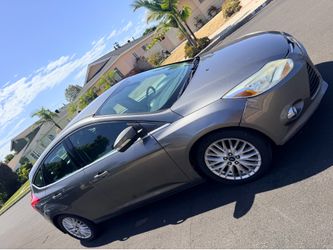 2012 Ford Focus SEL - Fully Loaded -