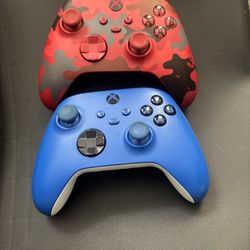 2 Xbox Series X/S Controllers 