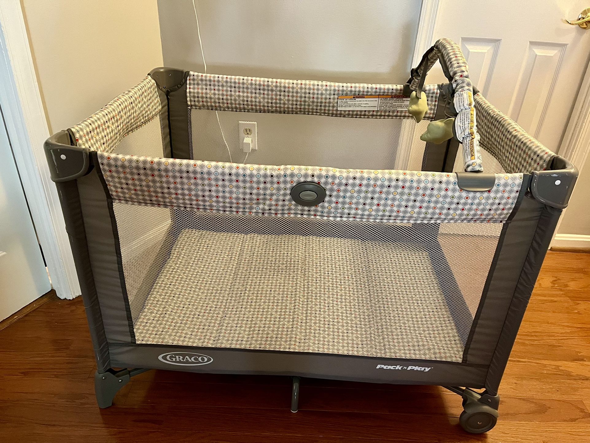 Graco Pack 'n Play On the Go Playard with Bassinet