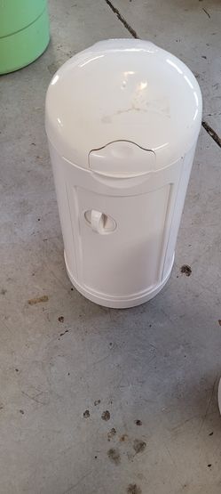 Munchkin Diaper Pail