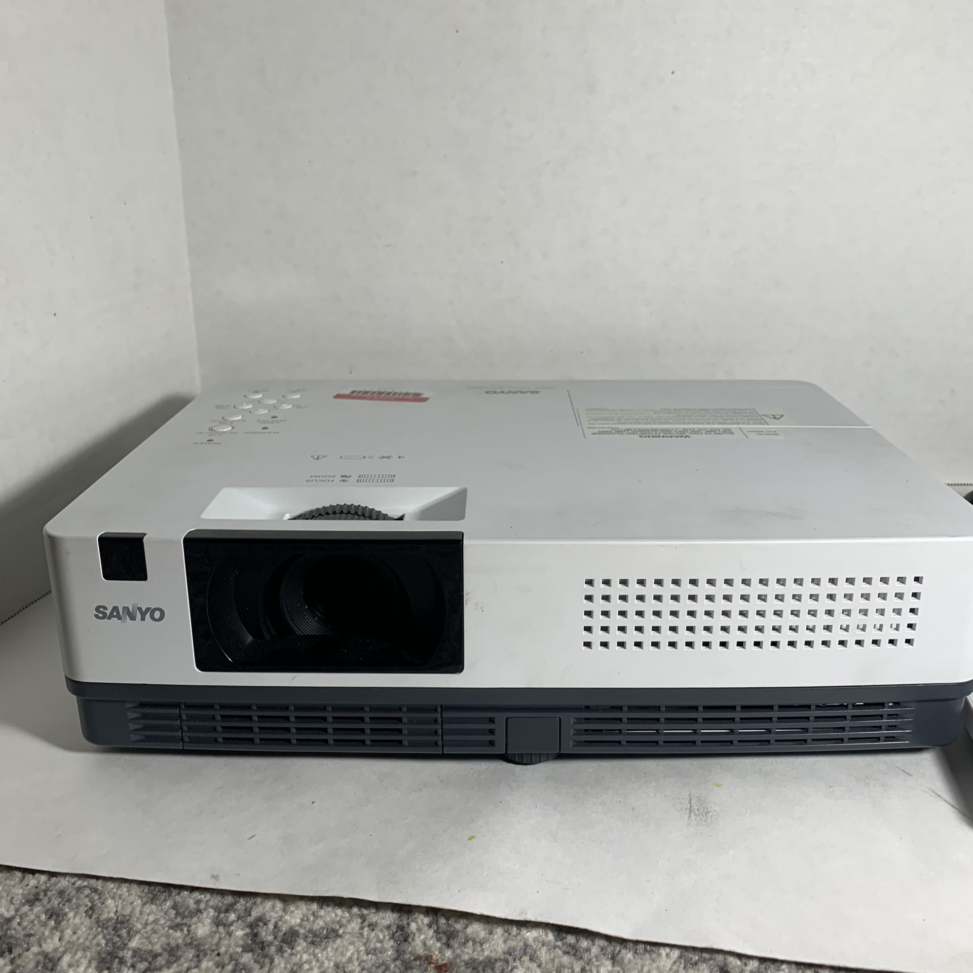 Sanyo PLC-XR251 Projector