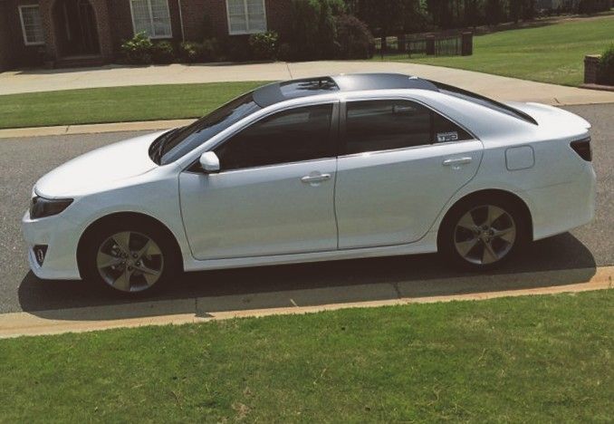 low miles 2010 Toyota Camry 2.5i clean title