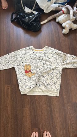 Disney women’s official Winnie the Pooh sweatshirt