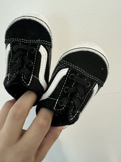 Infant Crib Vans Size 3