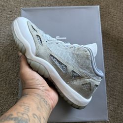 Jordan 11 Low Size 8