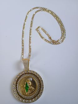 Spinning medallion necklace