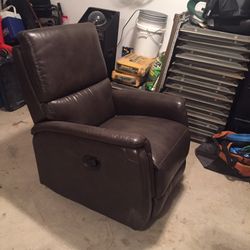 SUPERB CREATIONS LTD LEAHER RECLINER