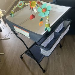 Portable baby diaper changing table