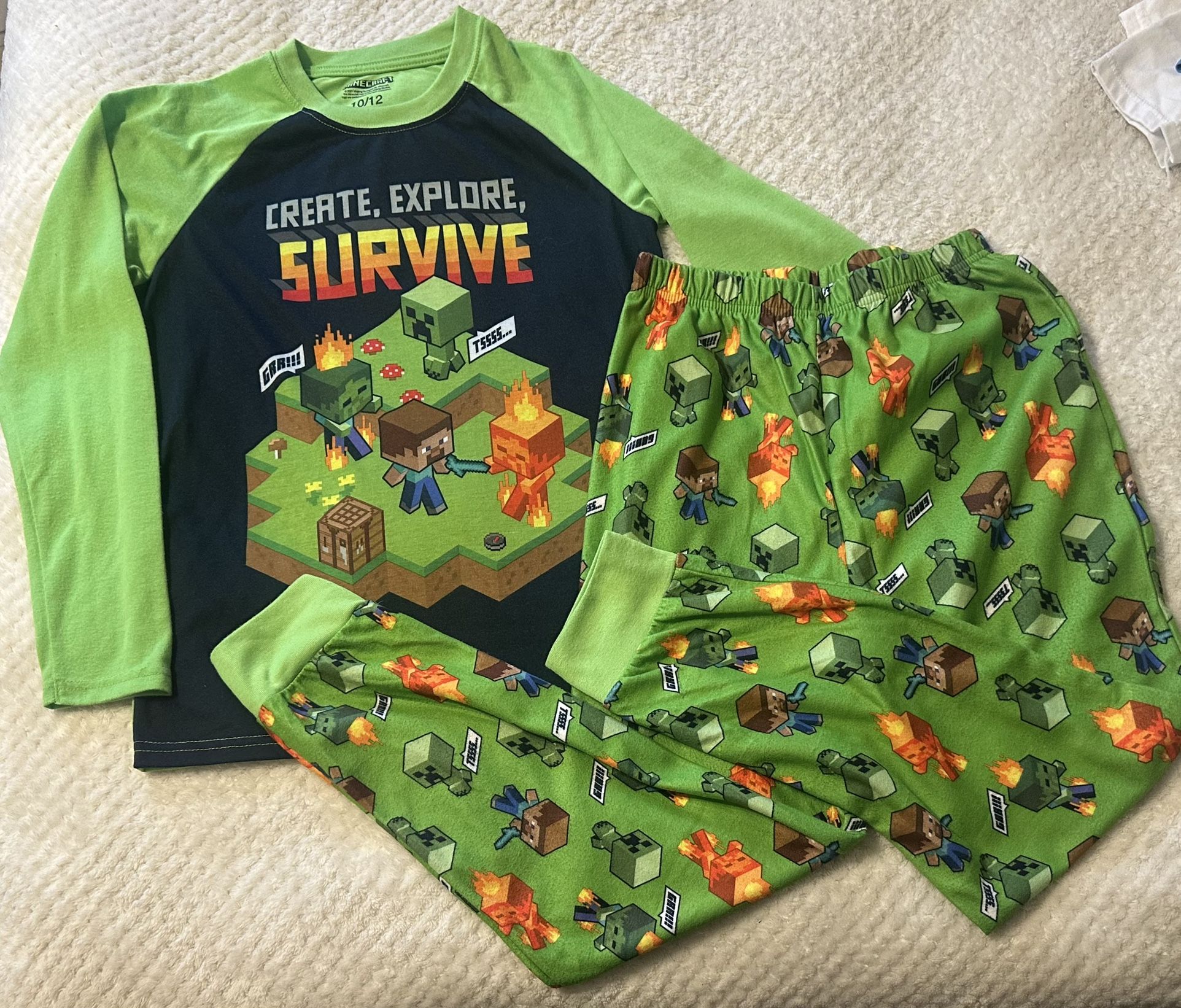 MINECRAFT Creeper Zombie Pajamas Youth size 10/12