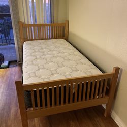 Like New Maple Twin Bed