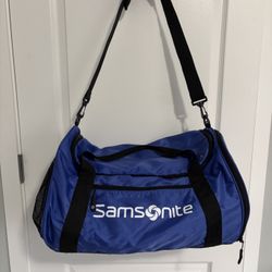 Like New Samsonite Duffle Gym bag with Detachable Shoulder Strap and Shoe Pocket/ Travel Bag  