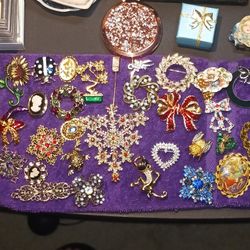 Beautiful Brooches 30 Or More Many Signed Pieces Rhinestones Rubies Some Sterling Silver And Gold Beautiful Pieces Estate Sale Grandma's