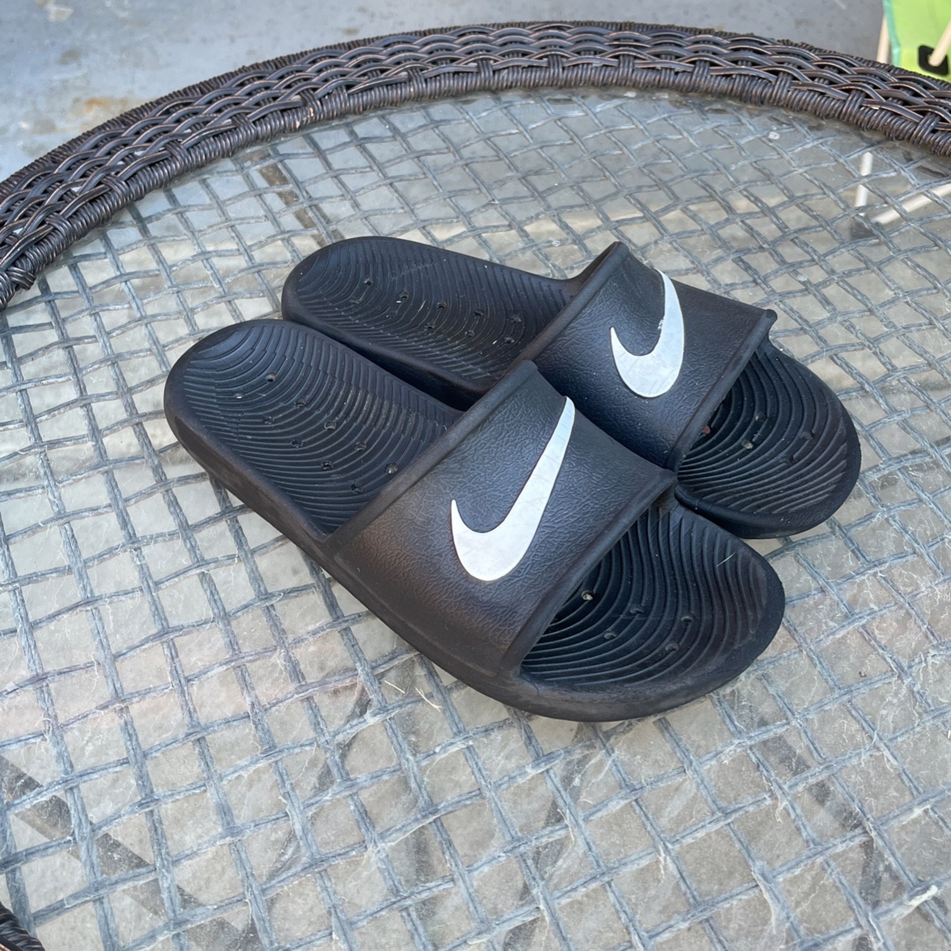 Mens Sz 8 Nike Slides