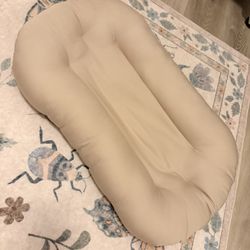 Baby lounger snuggle me 