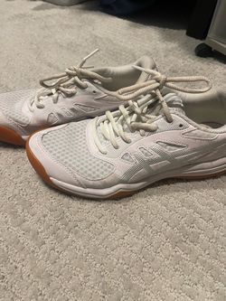 White ASICS women’s volleyball shoes size 8