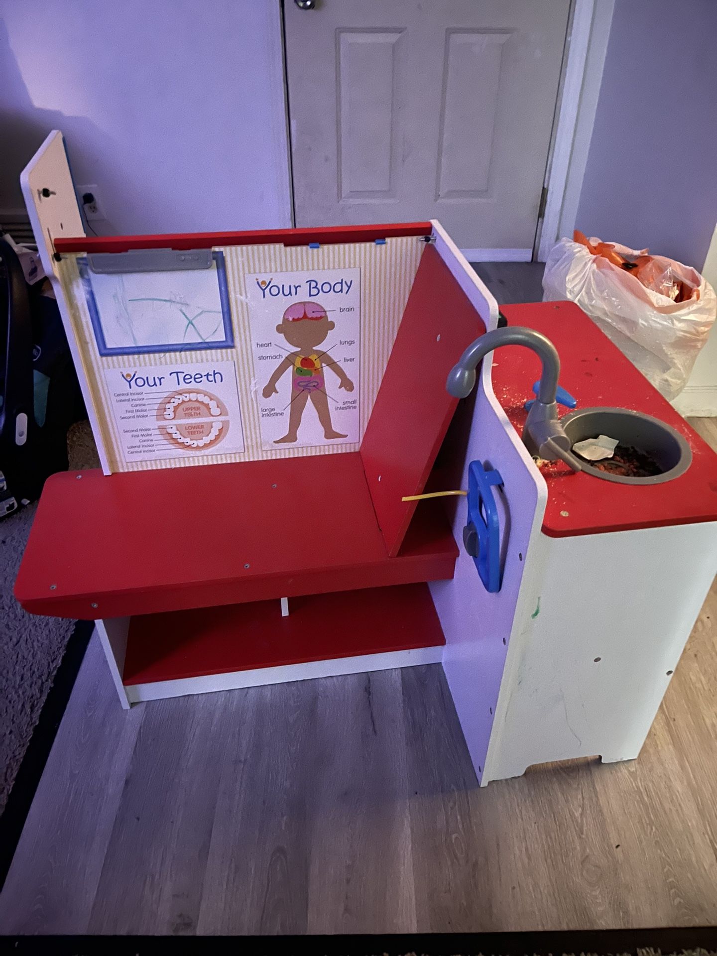 Free Doctors Office Playeset 