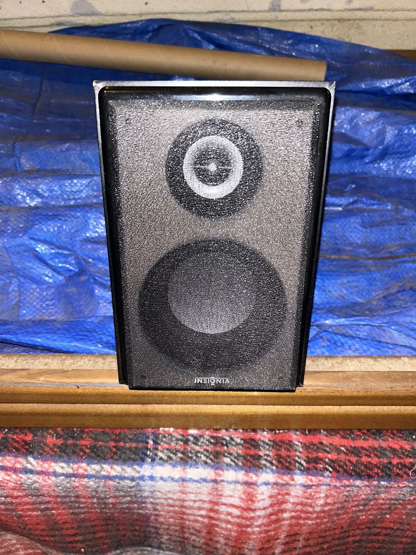 Insignia NS-HD2114 DVD/CD/HD Radio Compact Shelf System