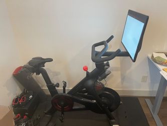 Peloton Bike Plus 2020 - 35 Rides, Bellaire TX