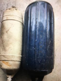 2 boat fenders