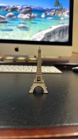 Eiffel Tower decoration piece
