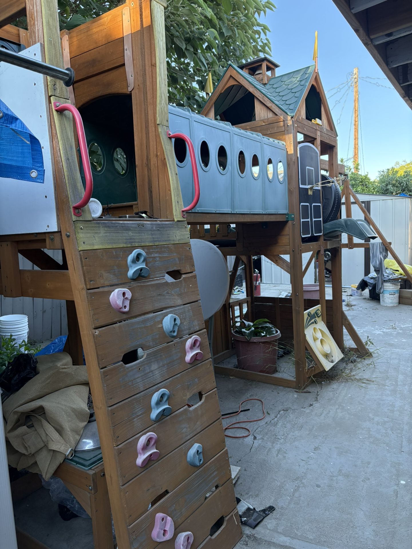 FREE PLAY GROUND