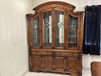Table and China hutch excellent condition