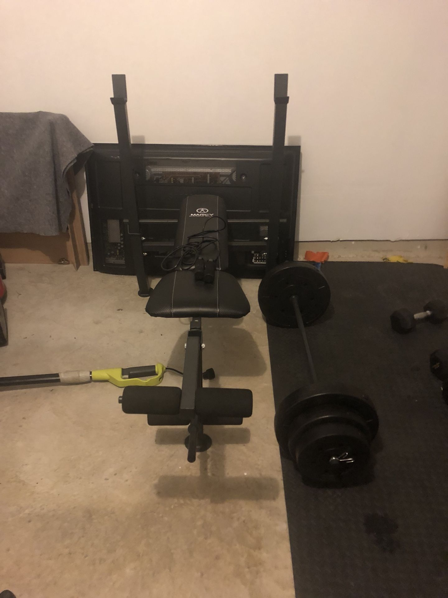 Beginner weight bench with mat and jump rope.