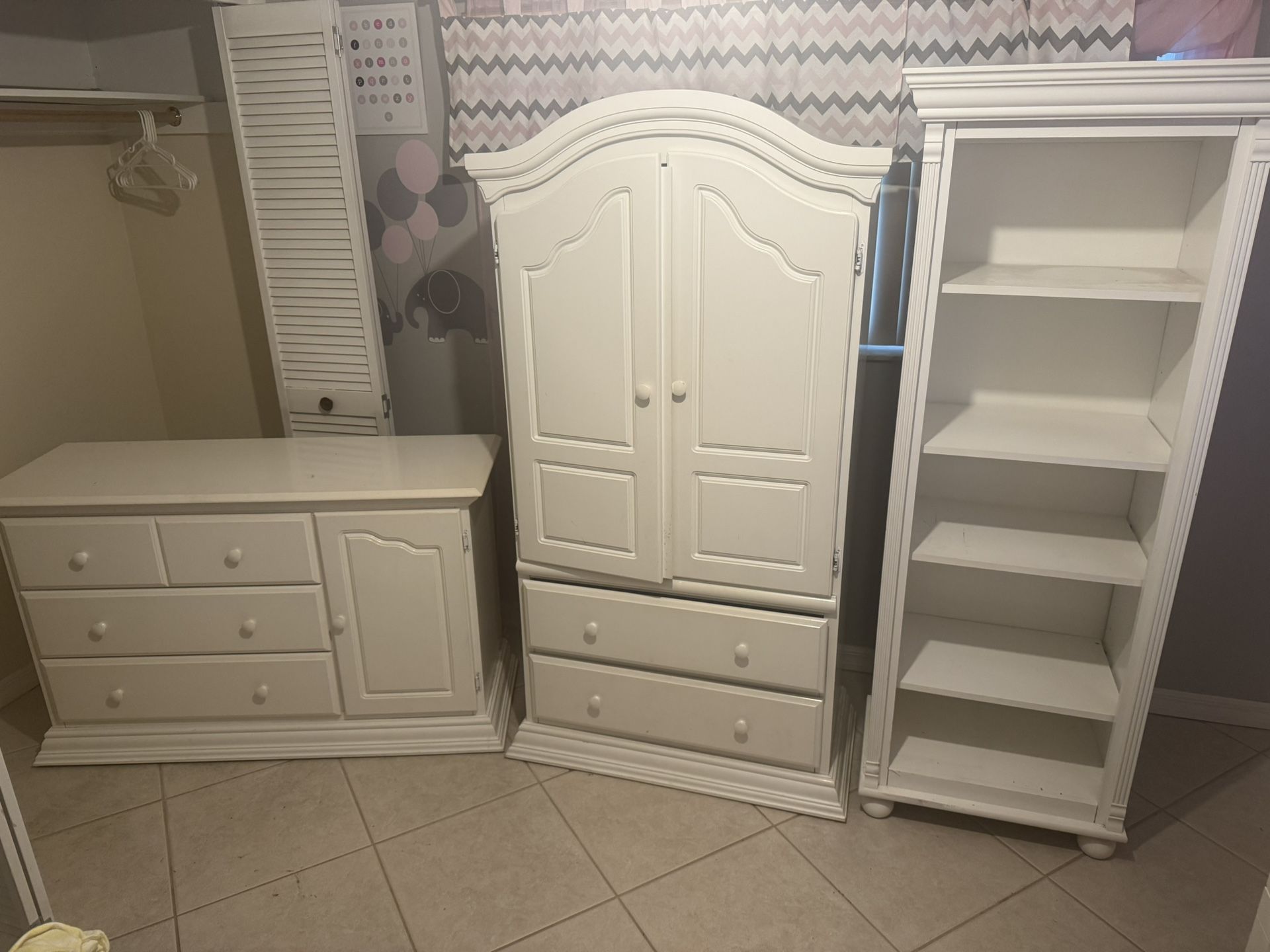 3 Piece Bellini Furniture Set With Changing Table And Crib