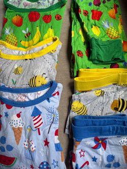 Little sleepies bamboo sets 4T, great condition!