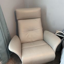 Two Electric Recliners 