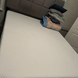 New Queen Foam Plush Mattress w Metal Box Spring Comes With The Linen Headboard And Frame