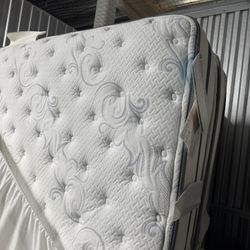 Beauty rest recharge Mattress. (Queen Size) 
