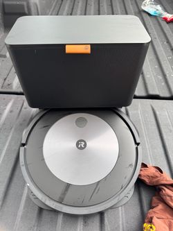 iRobot Roomba Robot Vacuum with Base